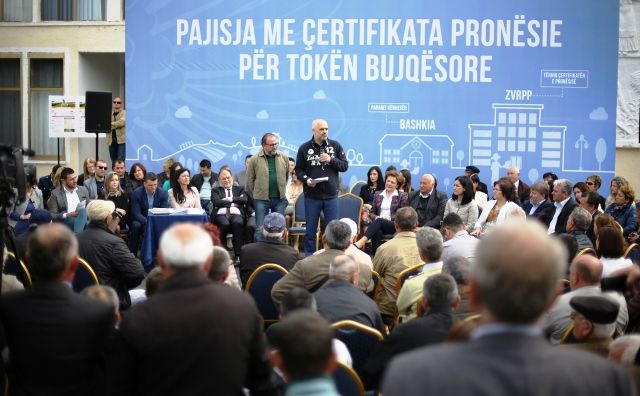 Rama ne Bradashesh, shperndahen falas certifikatat e pronesise per 1800 fermere
